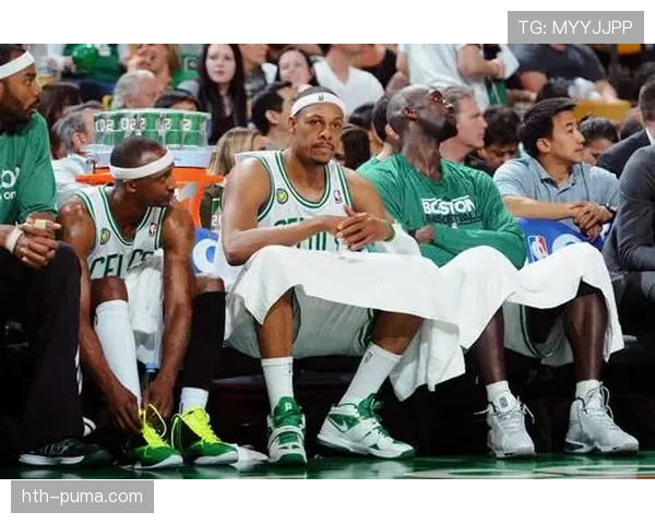 皮尔斯无球跑动制造错位，关键回合得分结构改变绿军进攻生态